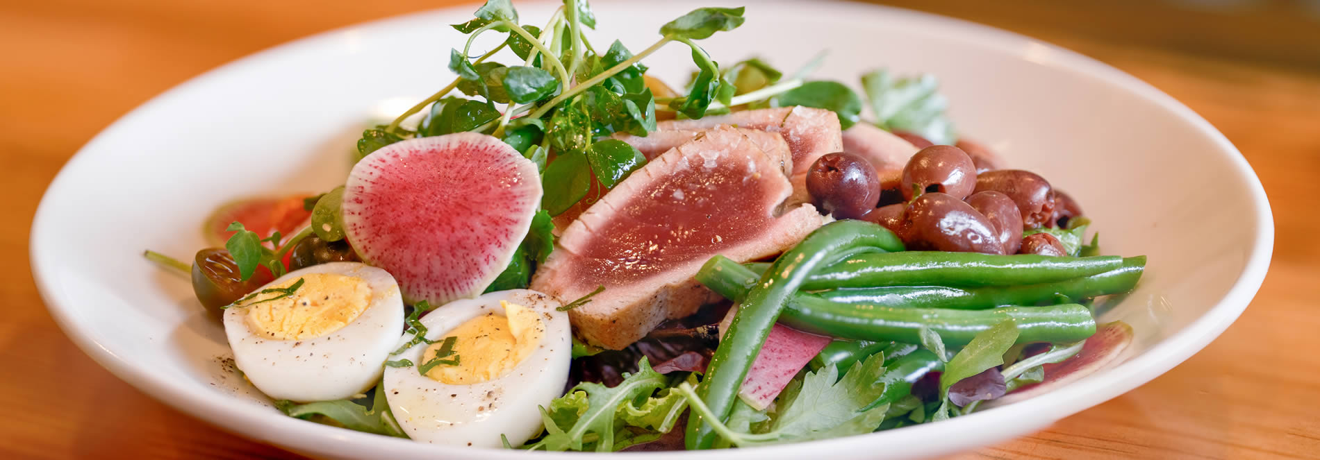 woodys tuna stack with veggies and eggs
